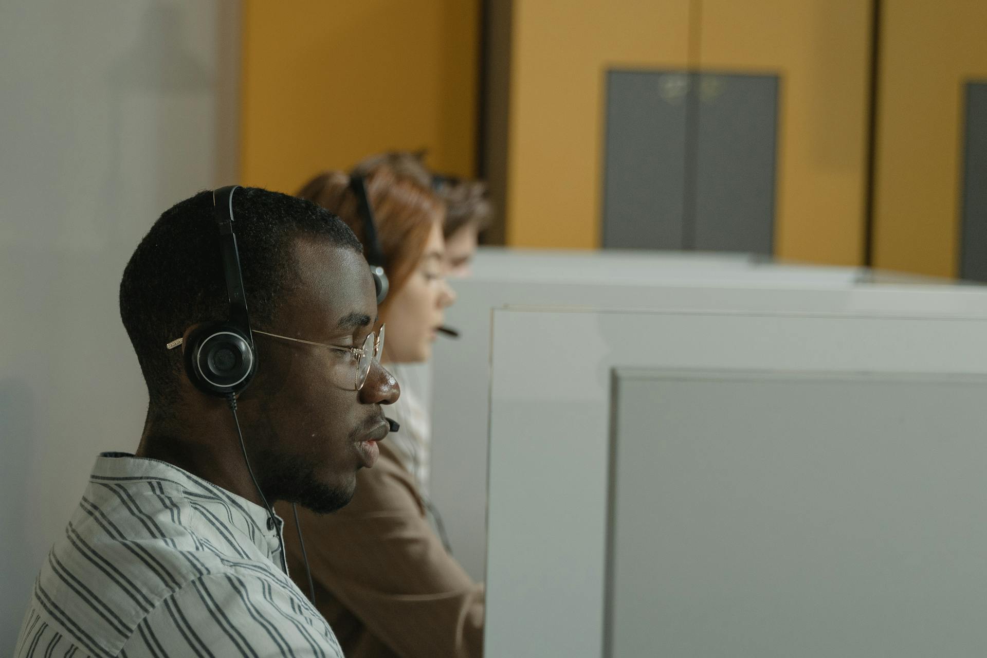 Optimizing Call Center Efficiency with Employee Monitoring Software