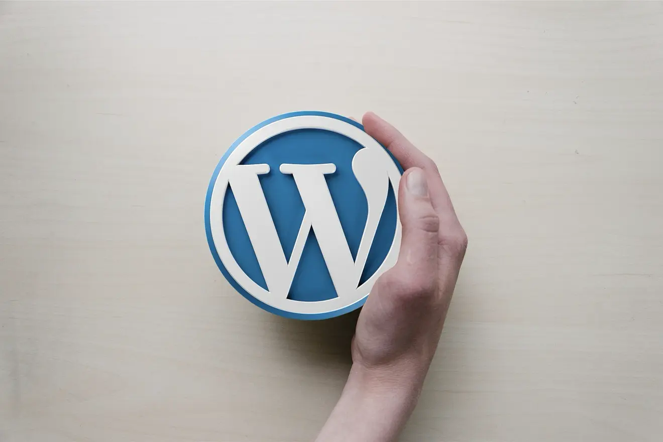 wordpress logo hands